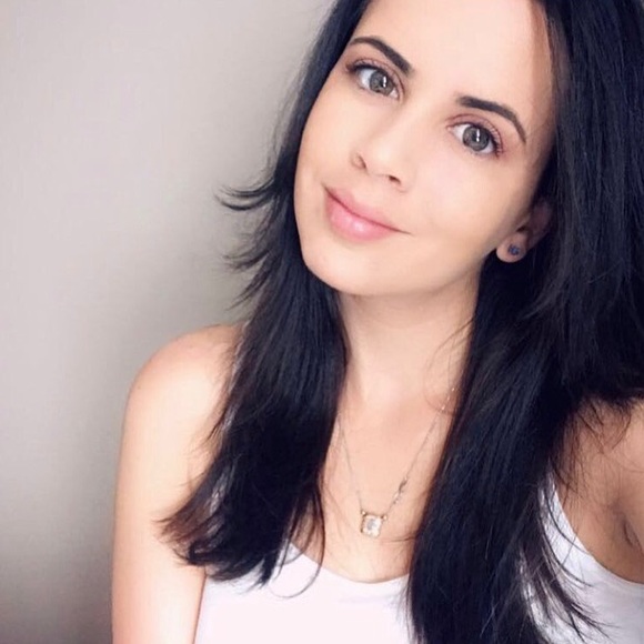 Meet your Posher, Sarah - Picture 1 of 1